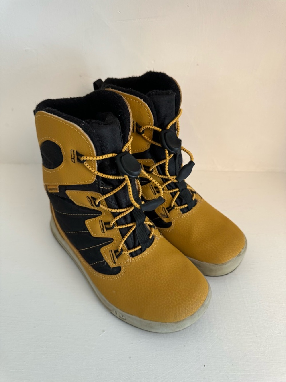 Merrell Boys Size 1 Big Kid's Snow Bank 4.0 Waterproof Boot Wheat and Black